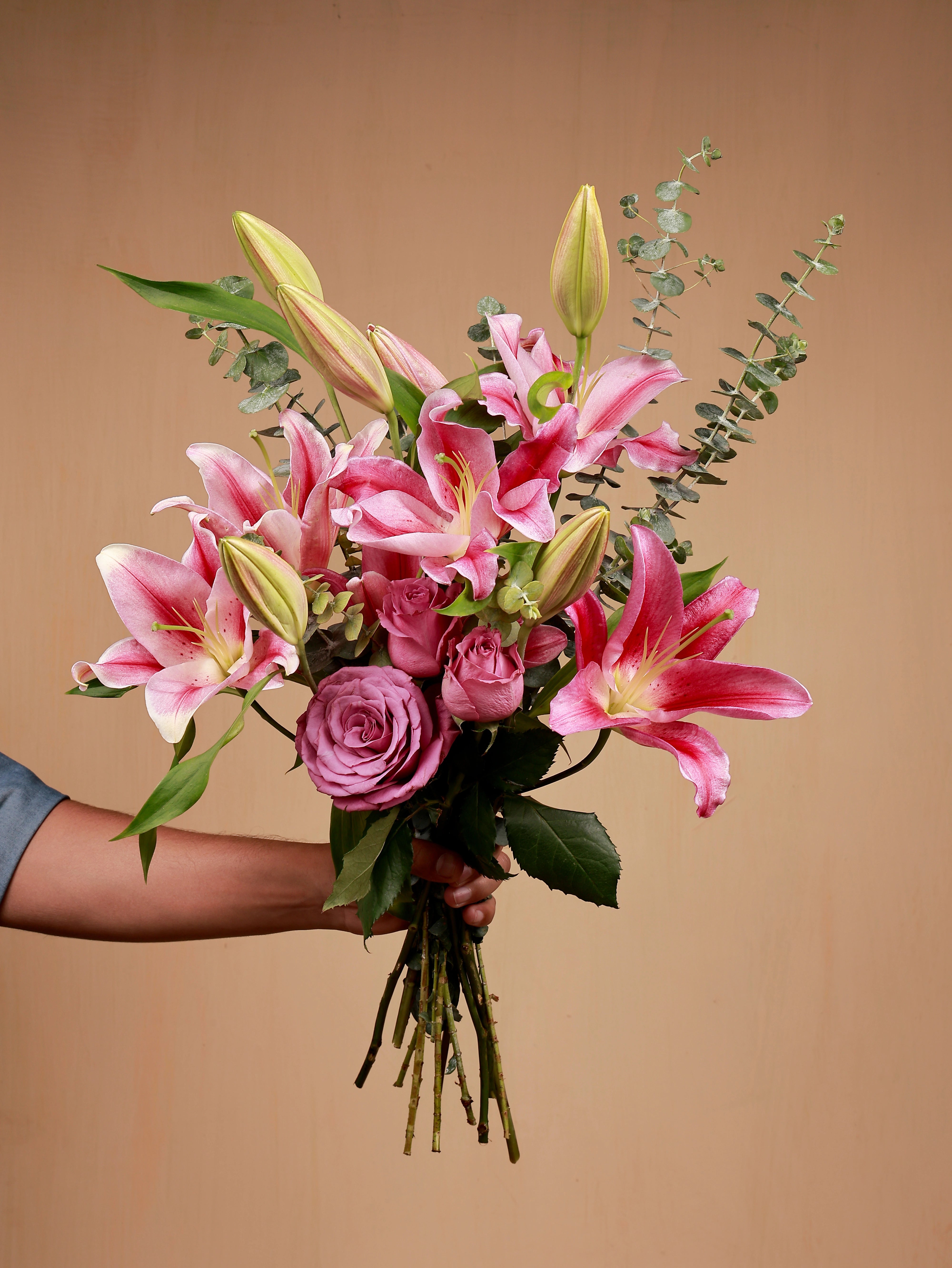pink lily and new orleans inn hand
